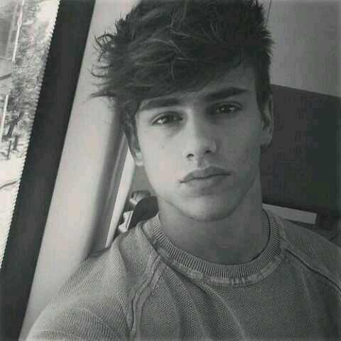 unanochecon_'s profile picture. 