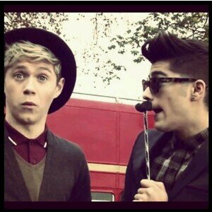 cinco chicos que con una simple sonrisa me alegran el dia /mis heroes no usan capa usan microfonos  ♥NIALL ZAYN LOUIS HARRY LIAM♥