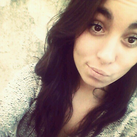 Agathe, 15 ans , Juste et droite dans la vie , Oublions les régles et eclatons nous !! x)