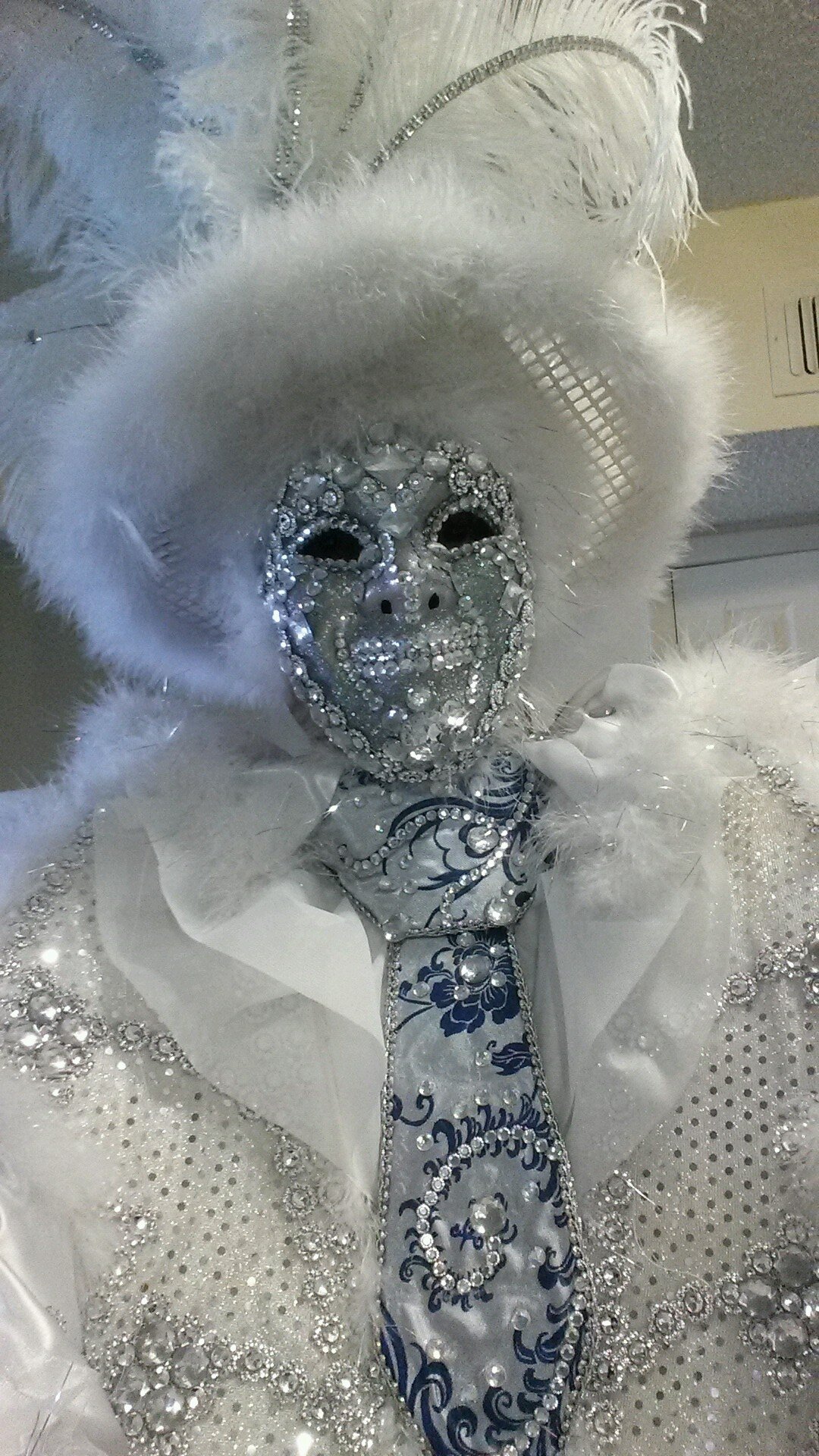 Diseño de Cotillon Mascaras,Sombreros,Coronas
 Crazy Hours/Unique Desing,Mask,Hats,Crowns
  Contact me 6463847420