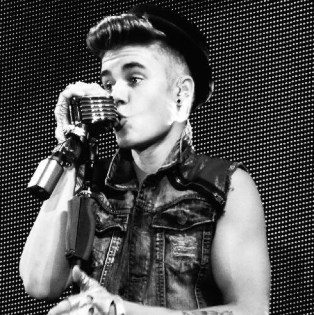 VOTE JUSTIN FOR EMA AWARDS