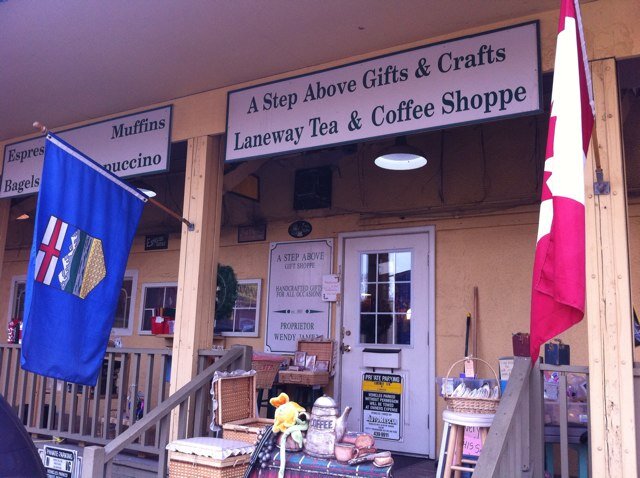 Located in the lane behind Hub Cigar, Laneway Tea and Coffee was founded in 1985 and is home of Strathcona's most famous muffin. Open on Sat, Tues, Wed, and Fri