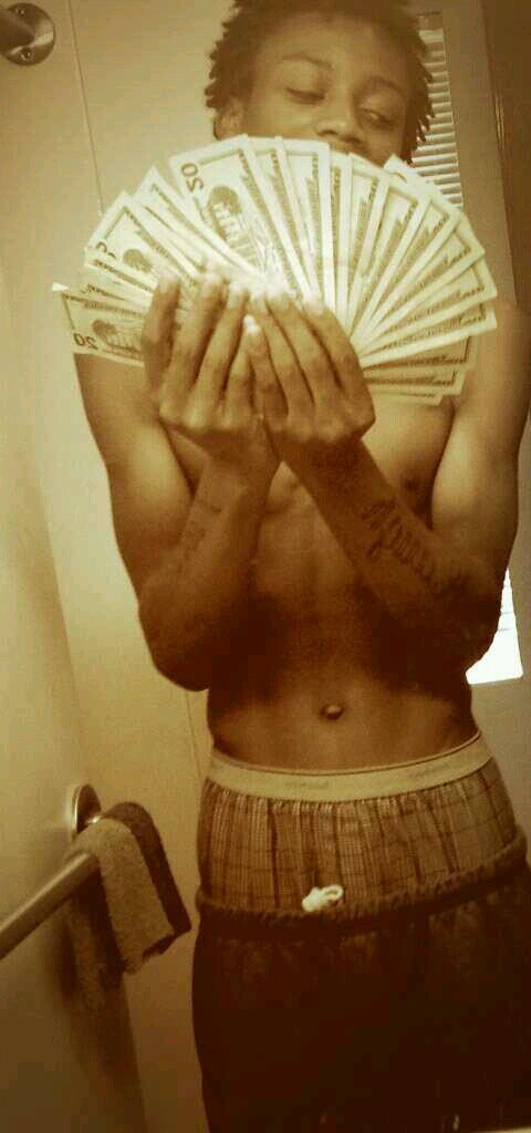 she said boi u gne shine cuz all u do is grind i see u ona paper chase tryna get dat cash u a boss and u on ya way2 da top selln broken dreams out a sock