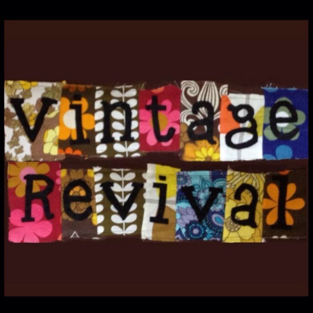 I'm Natasha, collector and maker of wonderful vintage. I adore the design and colours of the 60s and 70s.