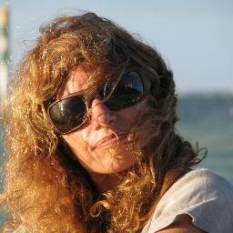 Educadora. Los medios de comunicación en la escuela y Tic.Me interesa el mundo de las redes sociales , comunidades de práctica, Ple.
Me encanta correr .