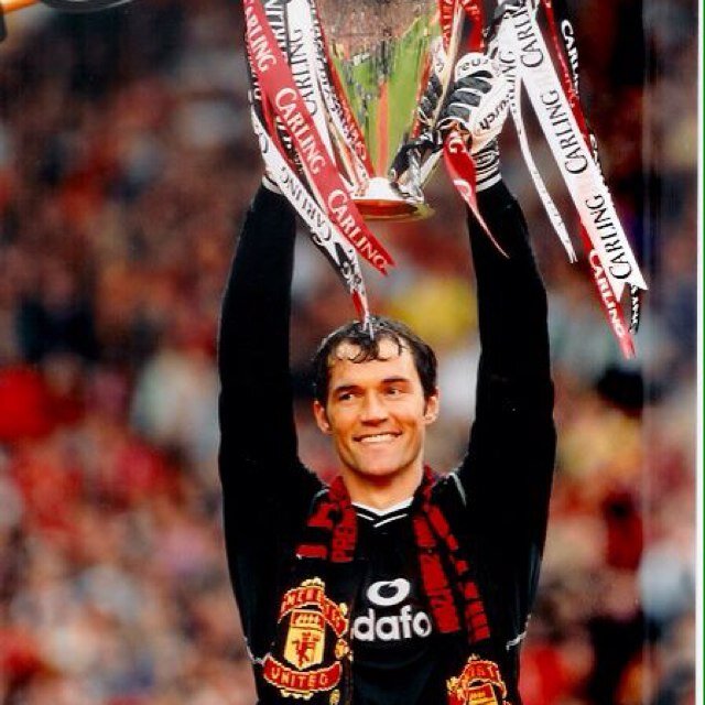 Former goalkeeper from Vitesse Arnhem 1988-1996 / @ManUtd 1996-2002 Currently goalkeeping coach at PSV Eindhoven.