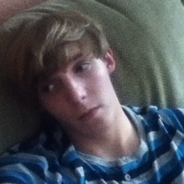 i sell candy!and i love to skate! And i like playing cod!!! And its all about that playstaion !!