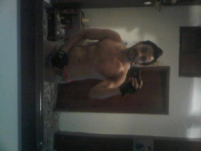 Rumbero amigo de los amigos  Caliente como todo escorpio lo demas descubrelo tu!