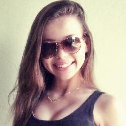 Ela não é tua, ela só atua bem!