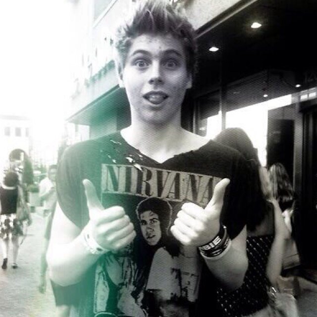 Woah you got yourself a free follow! Now go follow @fuckmeepls !:D One Direction. Janoskians. 5sos. love you all
