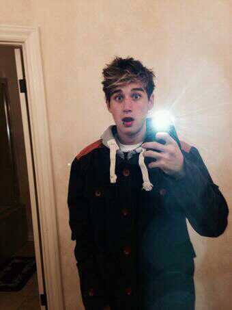 Hey, Janoskinator waiting for a follow :) if you see this tweet me sex with luke xD