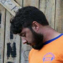 Estudante de psicologia, escritor, cancionista e compositor.