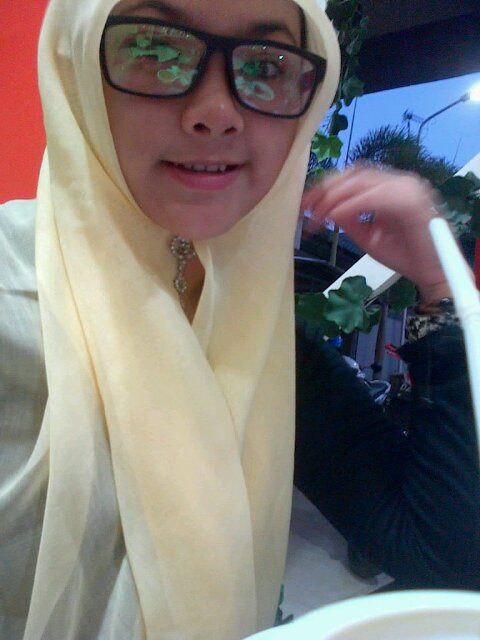 Peluk aku saat hatie inie mulae gelisah