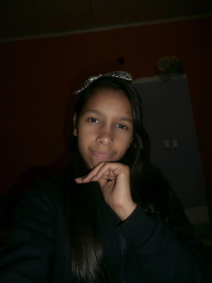 Beyoncé, I dream to be designer or design would meet PARIS.I blog on tumblr and LOVE fashion and shoes .