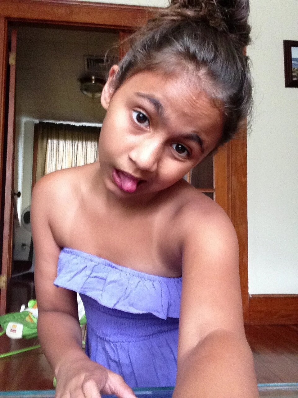 love make-up.love nature.hates waking up from good sleep.i 3 myself!!!!!