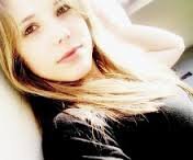 valeriaalvves's profile picture. 