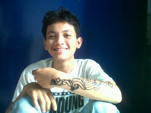 my name_Achmad fiqih arbianto || SDN O1 jkt || MTs alwatonia jkt || Smk BPS&K jkt || follback ! Just mention || thx
