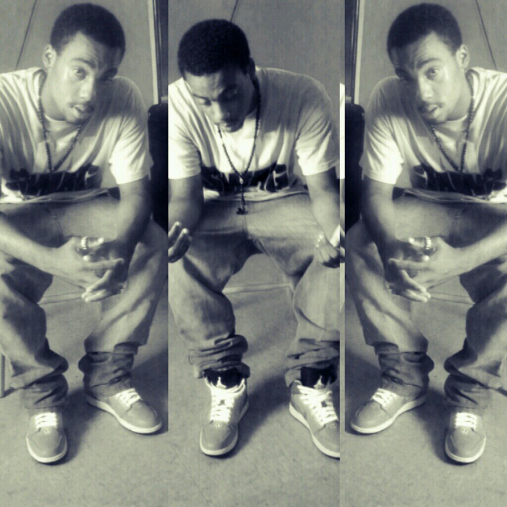follow me I follow back
 you fuqs wit me i fuq wit ya mention me to follow baq

#teamfuckyeahx3 #football #sigmabeta #fuqahhholes #track