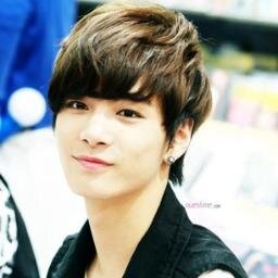 junior royal lidernya nuest yang paling ganteng di @mbloclosed