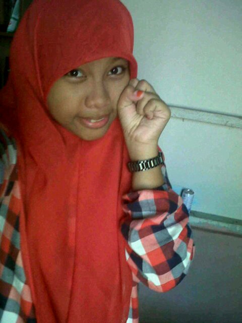 Annyeonghaseyo.Naneun Dewi Ambarsari.  06 februari 1998.Nae multi fandom k-pop.Kpopers asal kalimantan selatan.Klas 10 smk,jurusan keperawatan.PIN 27C66C48