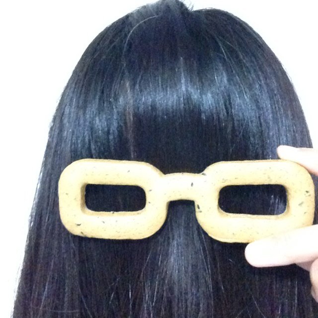 mizu_irazu's profile picture. 後ろ向きに見えてこれは正面。メガネはクッキー。今は短髪。演劇に携わっています。