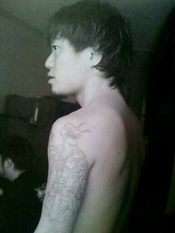 NanikaShouta's profile picture. チョビヒゲ親父   ボローン！！