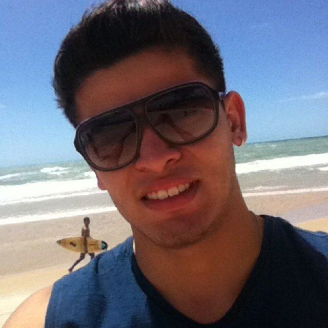 Eu sou as coisas que digo, que sinto e principalmente, sou as minhas atitudes (sejam elas positivas ou não).