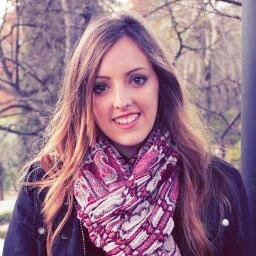 Diplomada en magisterio, seriéfila y devoradora de libros. “Los errores te hacen humano, el fracaso te hace más fuerte“