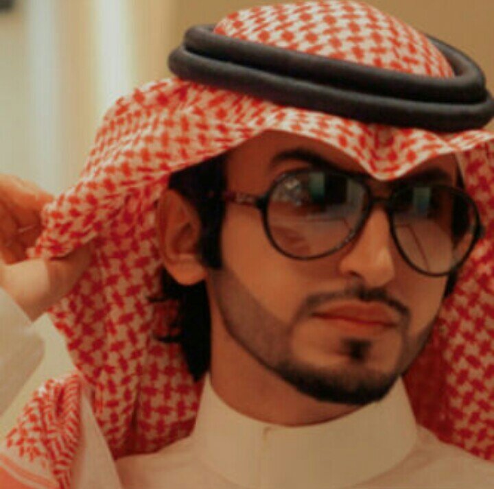 ‏النصيب الي حرمني وأبعدك 
إنتهى بي قبل لاوصل منتهاك ماتت أحلامي على بصمة يدك 
يوم ربي ( حلّلك ) للي خذاك.