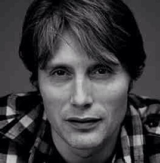 Hannibal Lecter. Straight A student. Aspiring Psychiatric Doctor. Let's not speak of my past.
[High school AU~Hannibal RP.]