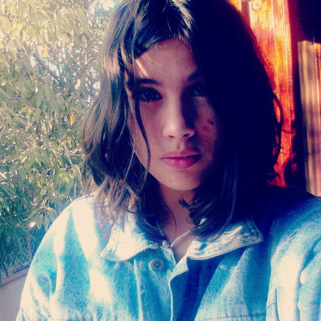 ¿Gente estúpida? Desde siempre.
••INSTAGRAM: clauslak••             Dejame vivir mi vida y yo dejaré que vivas la tuya.