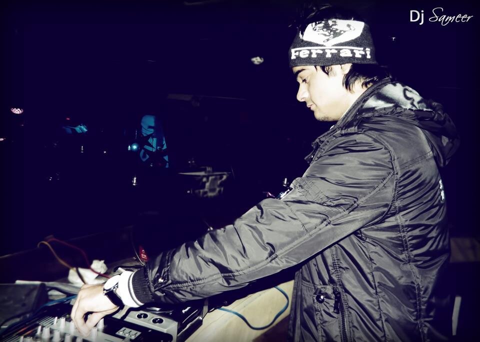 DJ Sameer Riz aka Sameer. Is Well Trained Youngest Fine Producer, Remixer & DJ.

Support My Sound At:-
http://t.co/2SqCsfuyyy
