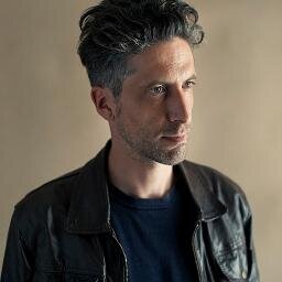 Anglo-French photographer, based in Paris, collaborates with the French and international press, author of Hobbledehoy, with essay by Emmanuel Carrère.