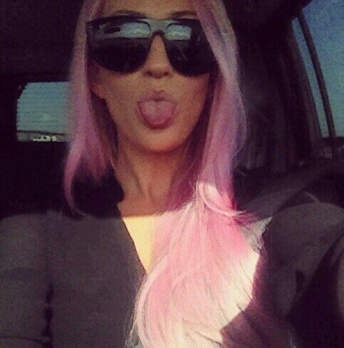 joliecupcake's profile picture. happy *-* {fake}