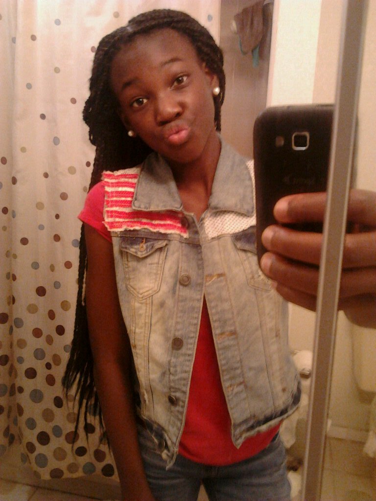 * waves * hello guise .. follow me !!ツ♥