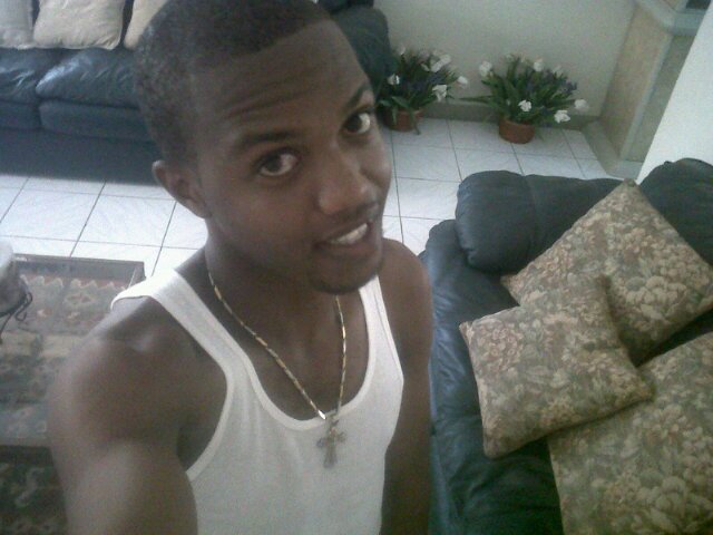 lay_ton's profile picture. I'm short,smart luv music like being around d ladies,♥ma family & luv meeting up with new ppl☺#leo #tns #heart trust nta.skype leighton_dixon pin:327BE615