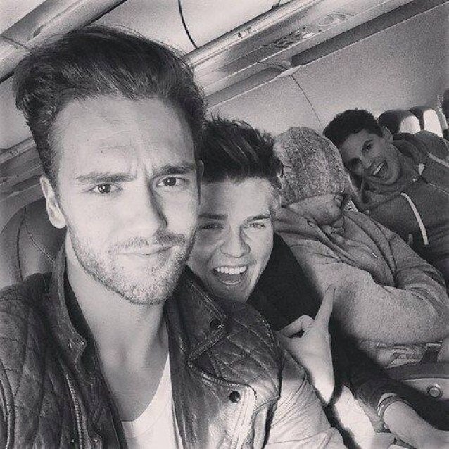 Lyrics from Lawson songs follow them = @lawsonofficial @LawsonAndy @LawsonRyan @LawsonJoel @lawsonAdam http://t.co/h67pqy5Kre