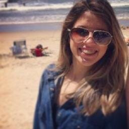 O mais engraçado é que nunca aprendi a viver. Eu não sei nada. Só sei ir vivendo ( Clarice Lispector )