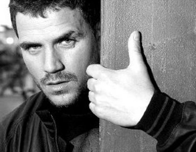 Apoyando a @_danielmartin_ porque es mi ídolo por encima de todo.
Y al final de todo sale el sol, y al final sale la luna :)