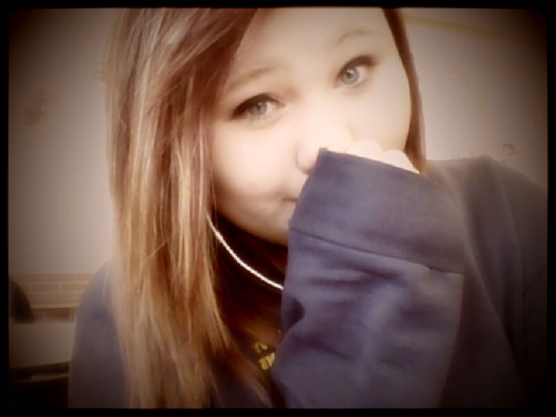 i love the band famous last words and i do model :3