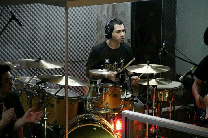 Baterista en @Altar_CfaCde - Ministerio de Alabanza y Adoración del @cfa_cde.