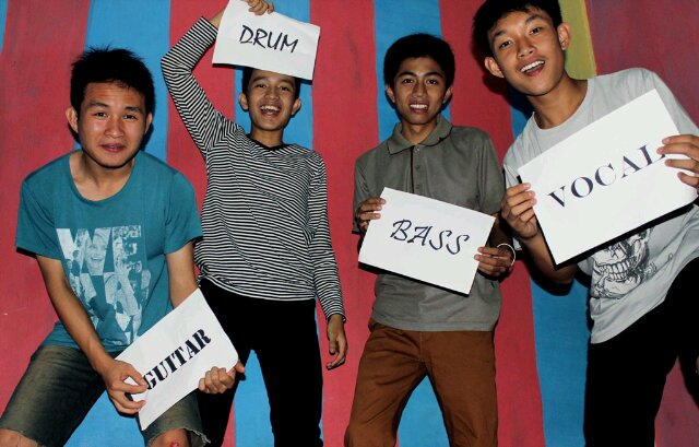 @anggaptama (vocal) - @RexyTommy (drum) - @agung_3hartono (bass) - @SoulAgung (gitar) | SENIOR @ari_hasan