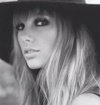 baker, fan of sparkles, hardcore tea drinker and swiftie