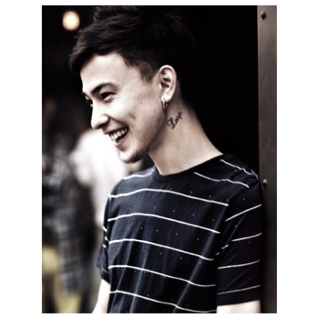 ตอบช้า ไม่เสือกนะครับ.