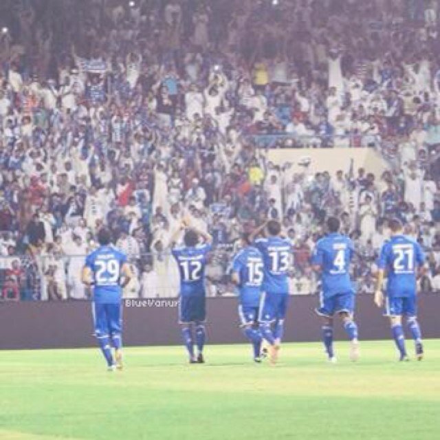 هلا ؟ هاا ؟ أيشش ؟ ياخي ازعاج ما اسمع تعال المفضله ' تقرب لي لا تسوي فولو ☺♥.
