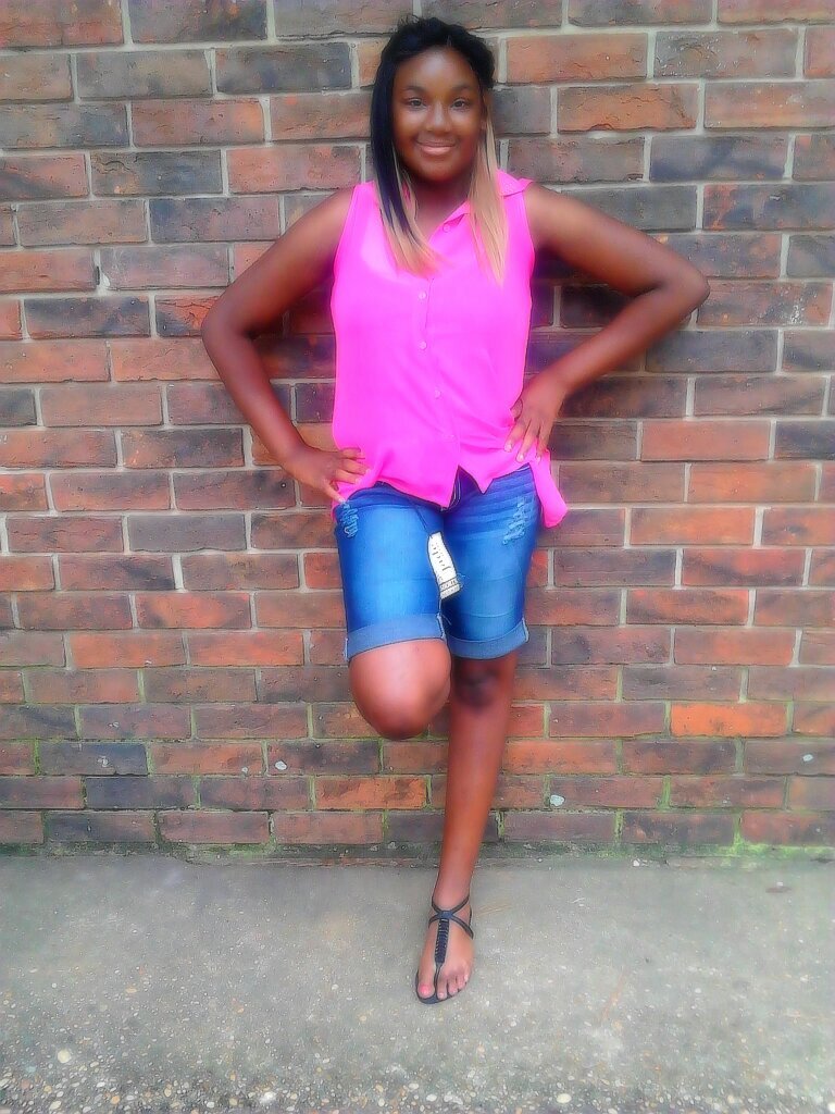 - AHA WEll diS bE YOUR COUSiN @COURtNEY_MONiA hEA i lOvE YhU COUSiN ANd OHH YEA YAll fOllOW MY COOl AHH @COURtNEY_MONiA 333 : ) !!!!