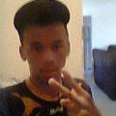 Tenho 17 anos,gosto de jogar futebol, e jogar video game