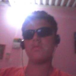 Musico,15años,,futbolista..(ahi que soñar para que se te aga realidad ) Venezuela--Edo,Zulia----trabajar ingenieria para progresar en mi pais :D