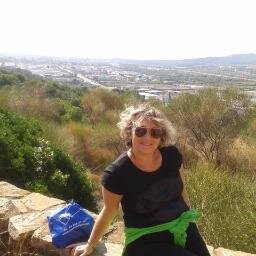 Diplomada en Ralaciones Laborales. Trabaja en Acadèmia Núria de Gavà y colabora con FINCAS NADAL