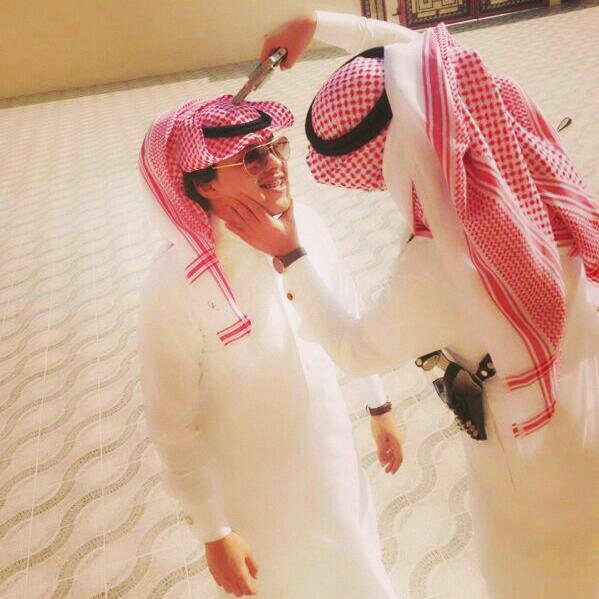 متڤآئل  آحبَ آلضحكك جزءَ منيَ يصرخَ آلم لآ آحُب آن يرتفعَ صوتَ آحَدهم عليَ آحُب شخصَ بعيدَ ككَل آلبعَد عَني : بّ آختصآر جنتككَ يَ آللهَ مآ آوُريَد .. ♡